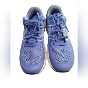 New Balance Women's Lavender Athletic Shoes Size 9 Like New.